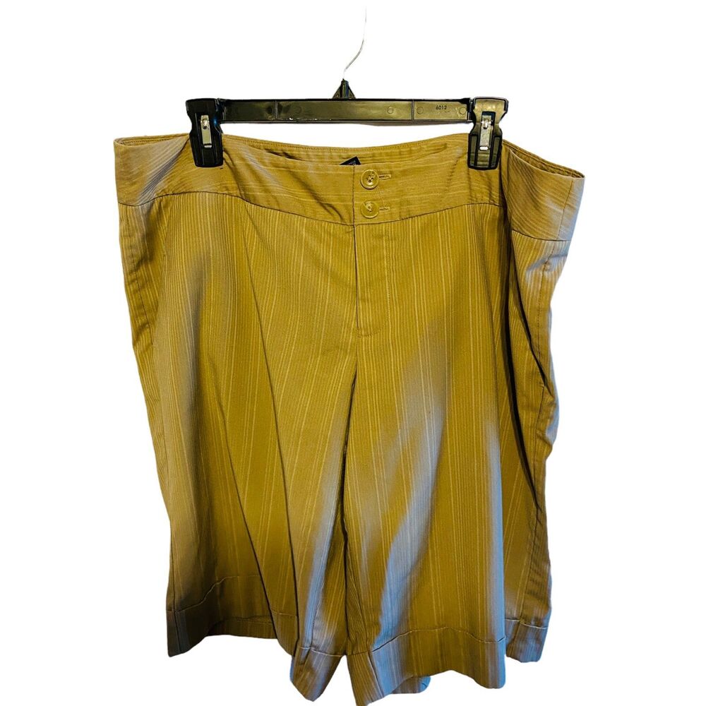 #8651 MOSSIMO WOMENS LONG LOW RISE OFFICE SHORTS SIZE 16 TAN